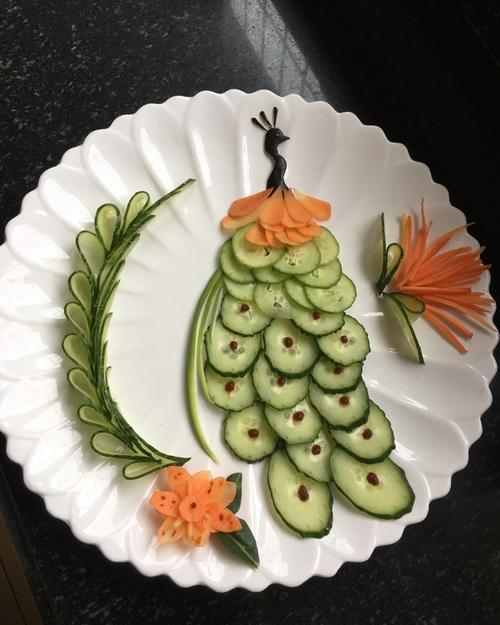 一颗糖572196做的蔬菜拼盘盘饰摆盘孔雀