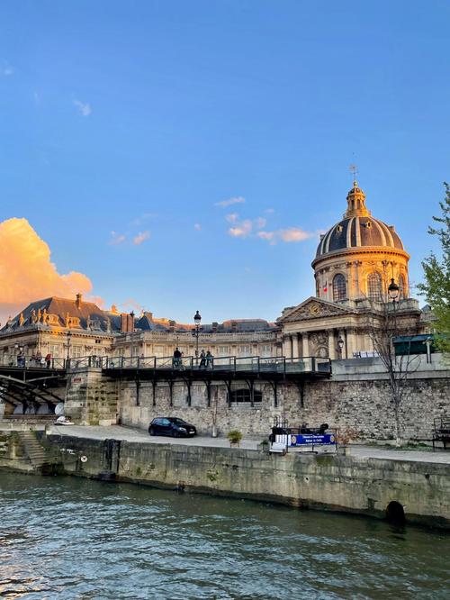 塞纳河畔是梦中的巴黎