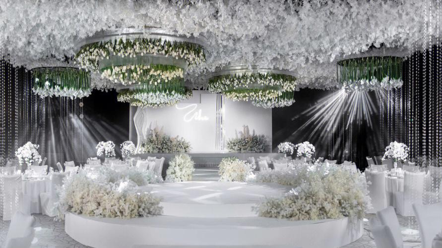 西安婚礼策划精致的白绿室内水晶婚礼