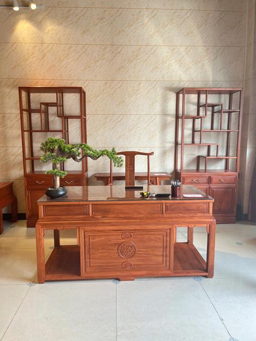 缅甸花梨大果紫檀办公桌书桌