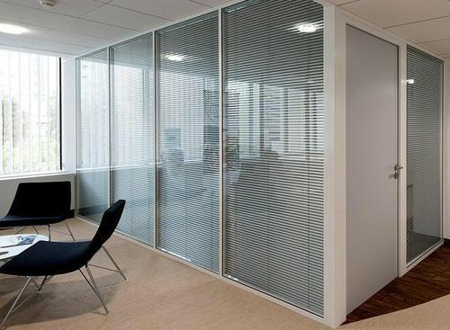 双层玻璃隔断墙已成为越来越多办公室装修墙体产品的