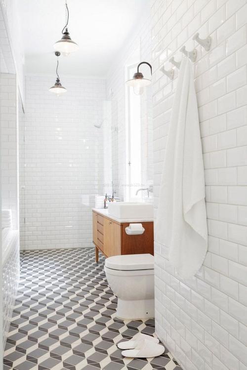 卫生间白色瓷砖装修设计图