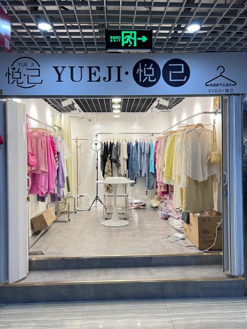 位于北京大兴的一家7平韩系女装小店