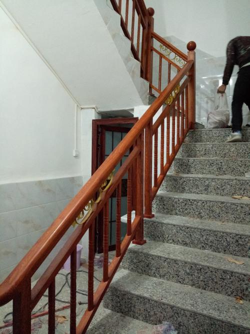 铝合金楼梯扶手厚1.2颜色金象木红木纹水曲柳灰色