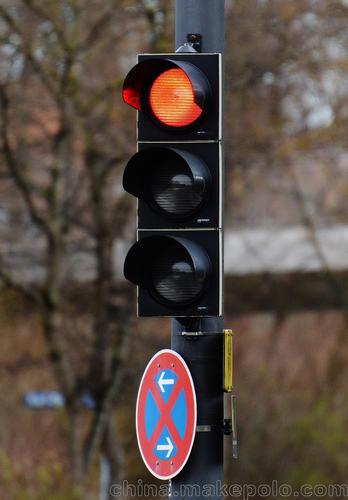 交通信号灯标志牌一体化