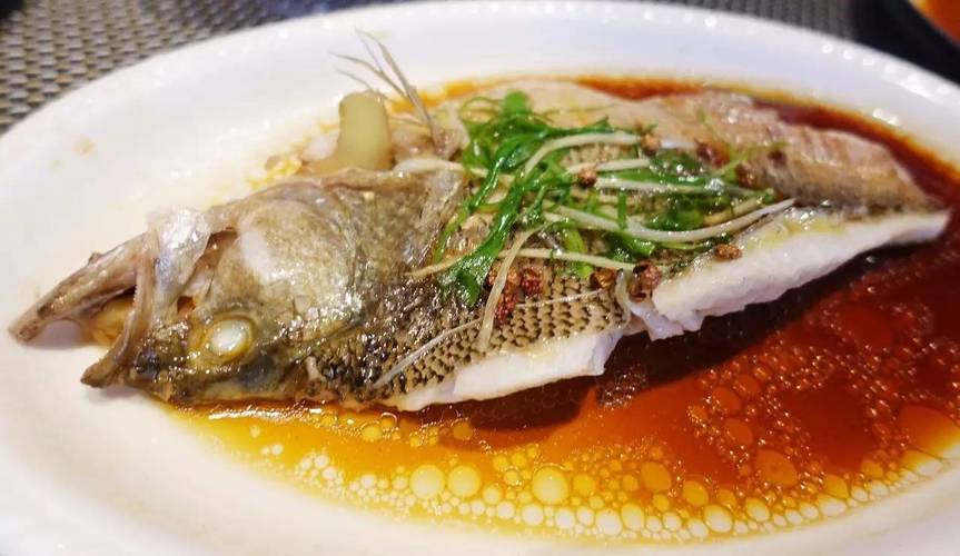 p微波版泰式酱蒸鲈鱼是一道美食属于清蒸类菜肴主要原料有