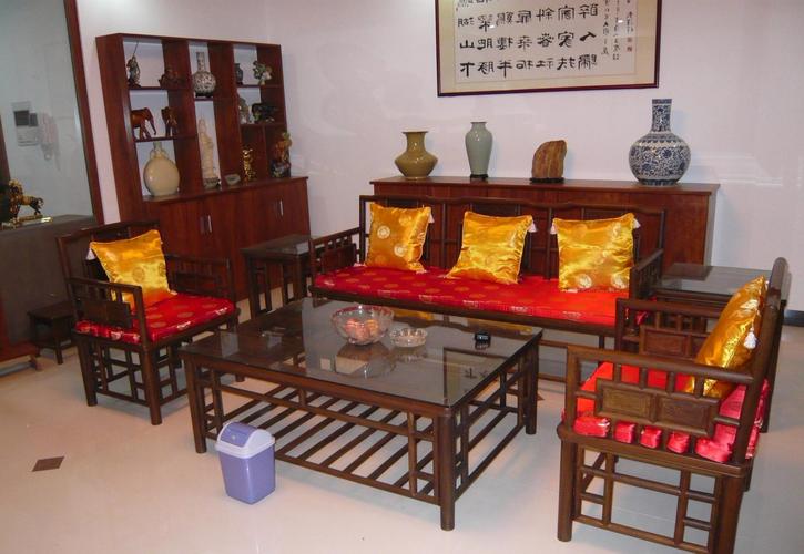 请注意本图片来自浙江来德利门业有限公司提供的红木家具客厅系列