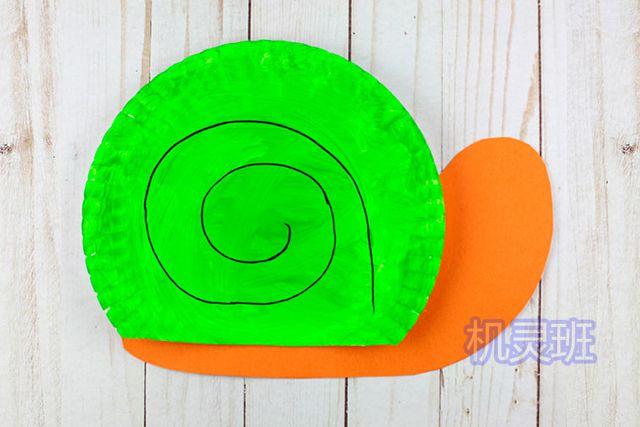 幼儿手工制作小动物纸盘子简单涂色粘贴蜗牛步骤图解
