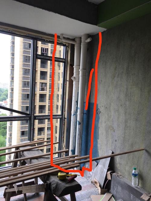 阳台水管包起来做柜子会遮住窗户一半怎么办