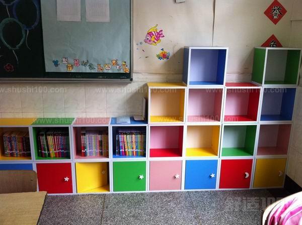 因为现在学生的书籍实在是太多了在教室里面摆放一个书架可以让学生