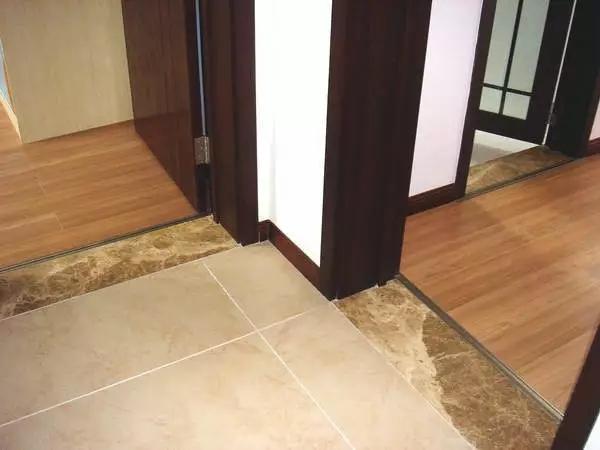 客厅铺瓷砖卧室铺木地板一般情况下卧室门口的位置就会用过门石衔接