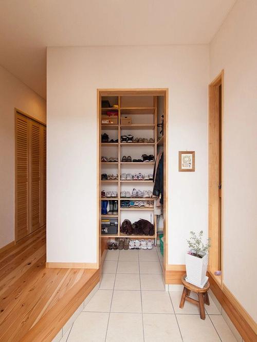 土间指的是在日本建筑中构成家屋内部一部分的一种室内设计.