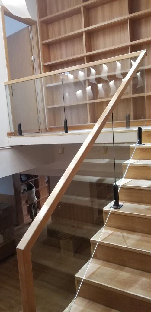 实木烤漆木楼梯栏杆护栏u型槽楼梯扶手钢化玻璃卡槽室内现代