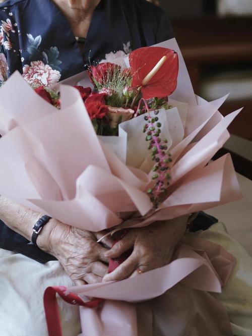 90岁奶奶的生日花束红色花束长沙花店