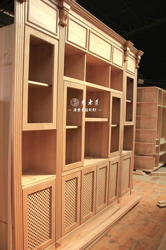 柜体组装半成品鉴赏现在原木定制行业流行的设计多采用欧式罗马柱