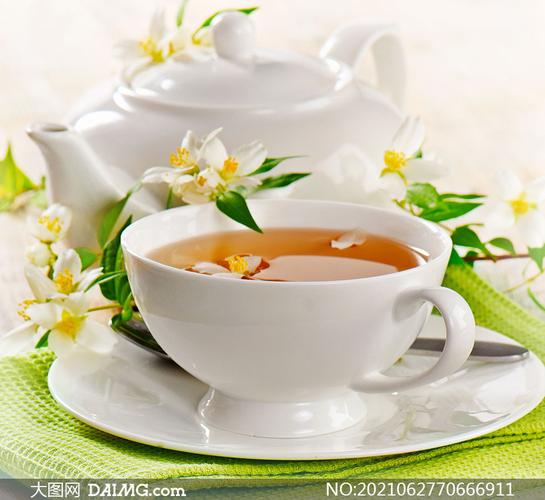 茶壶鲜花与茶杯等特写摄影高清图片