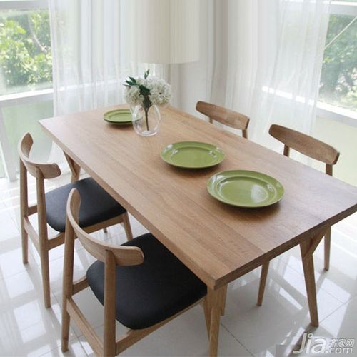 家用餐桌2欧式风格的家用餐桌图片木制的台面配以铁艺的餐桌装饰极