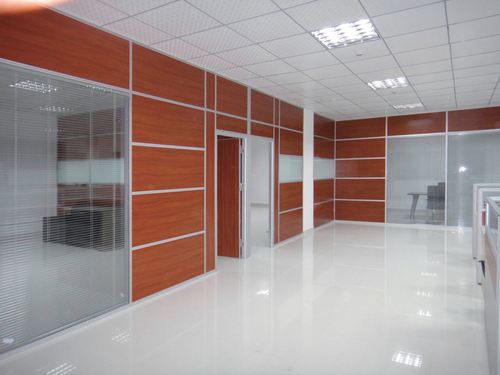 600平方办公室现代风格钢化玻璃隔断装修效果图