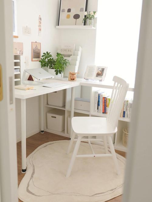 书房布置ins纯白色简约风书桌