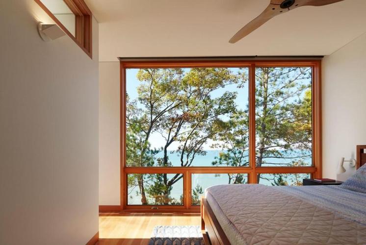 自然美式风格卧室窗户装饰案例