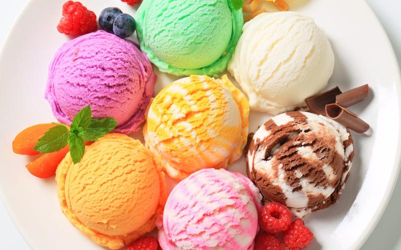 冰淇淋甜点甜的食物丰富多彩