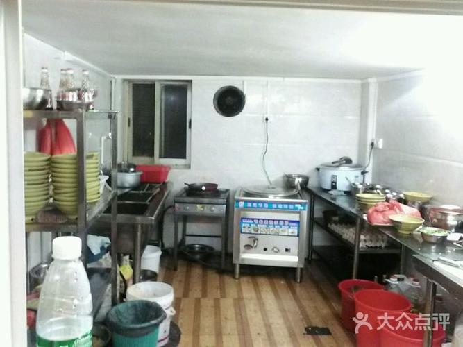 重庆面馆厨房一览图片