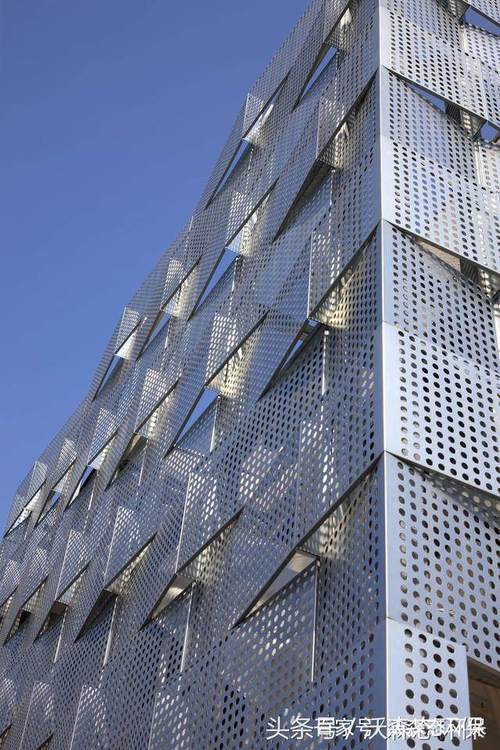 铝制建筑立面冲孔装饰铝板使建筑外墙重新定义了传统设计景观