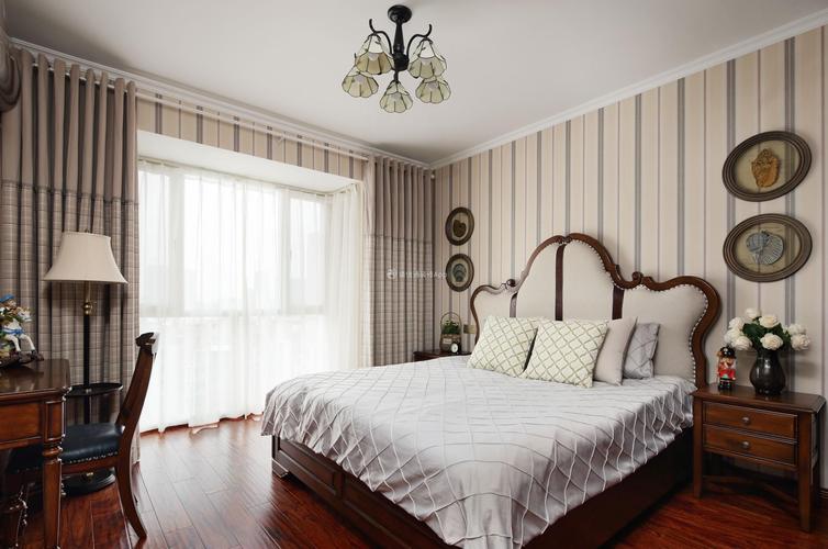 美式风格卧室壁纸装饰设计效果图