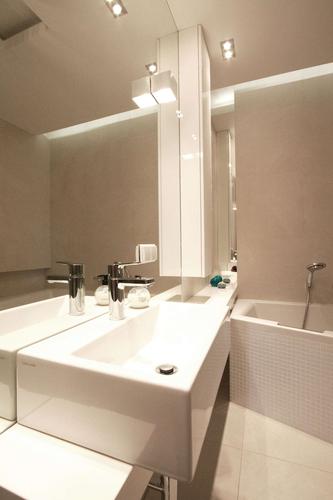 妩媚单身一居55平家居卫生间洗漱台浴缸装修效果图