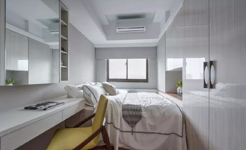 卧室主卧利用长方形的布局设计4米的入墙式衣柜和简易书桌书桌