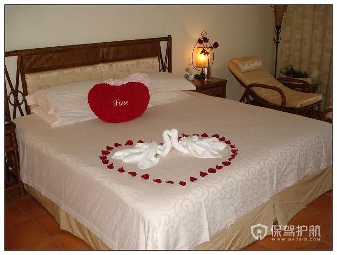 酒店创意客房床上布置技巧