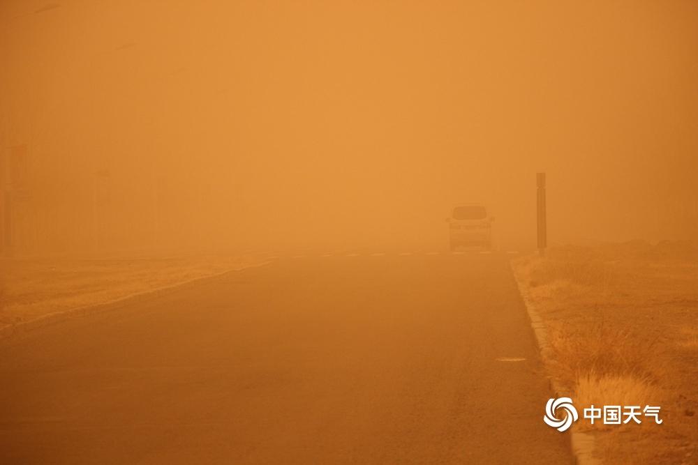 沙尘已到内蒙古二连浩特遭遇沙尘暴黄沙漫天