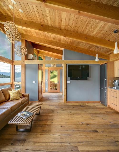 现代别墅起居室斜式木质屋顶设计装修效果图