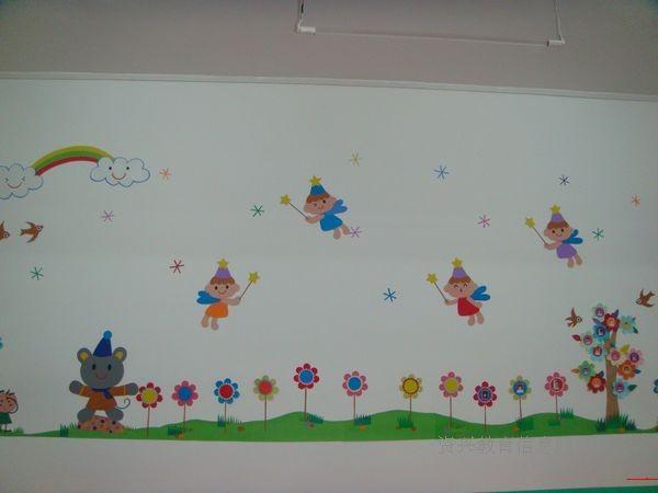 东江中心幼儿园围绕幼儿园里欢乐多为主体开展了班级环境布置创设评比