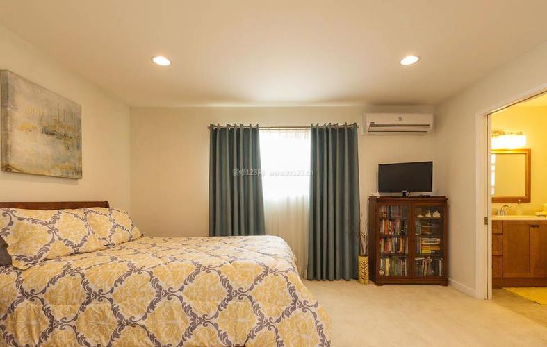 现代简约卧室纯色窗帘装修效果图片