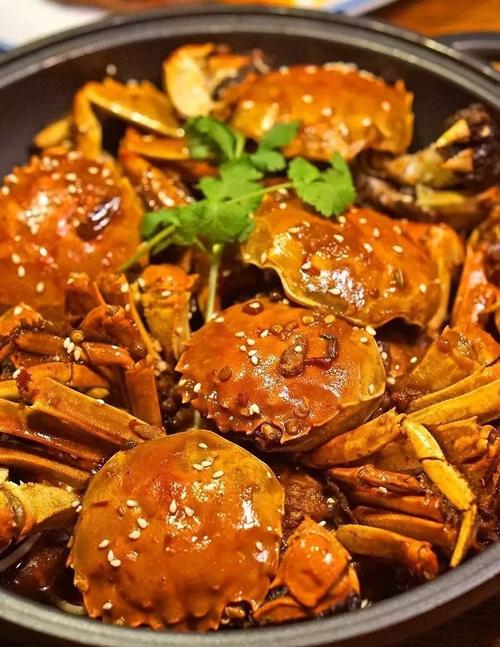p焖螃蟹是以螃蟹盐等为主要食材制作的美食.
