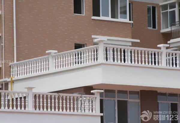 最后在高层阳台护栏的装修设计中还需要我们注意的是阳台护栏的