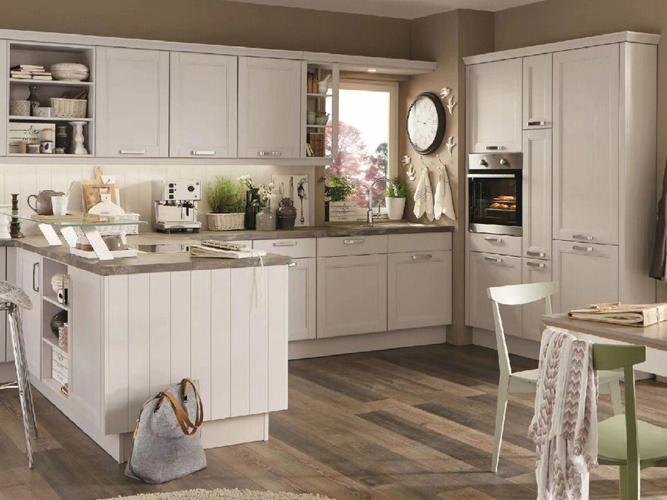 因为这一厨房装修以明亮的白色为主色调厨房内的白色家具也都以象牙