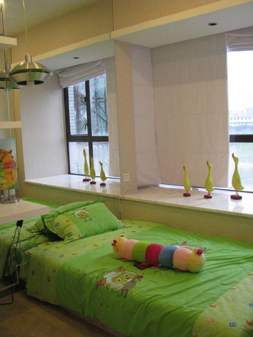 现代简约三居室儿童房飘窗装修效果图