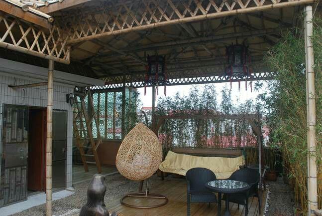 老板别墅阳台上装修的竹棚竹楼等是我设计并组织实施的.