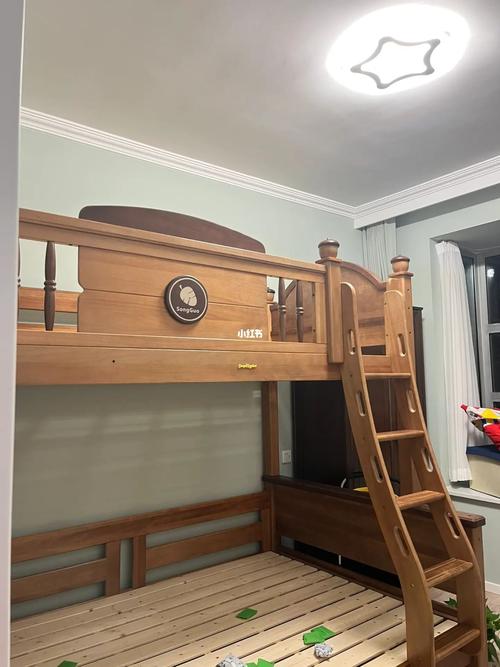 儿童房高低床