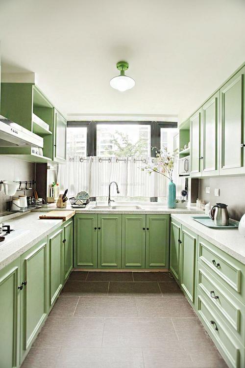 长方形厨房整体橱柜门板颜色装修效果图