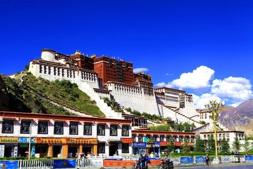 布达拉宫是西藏最庞大
