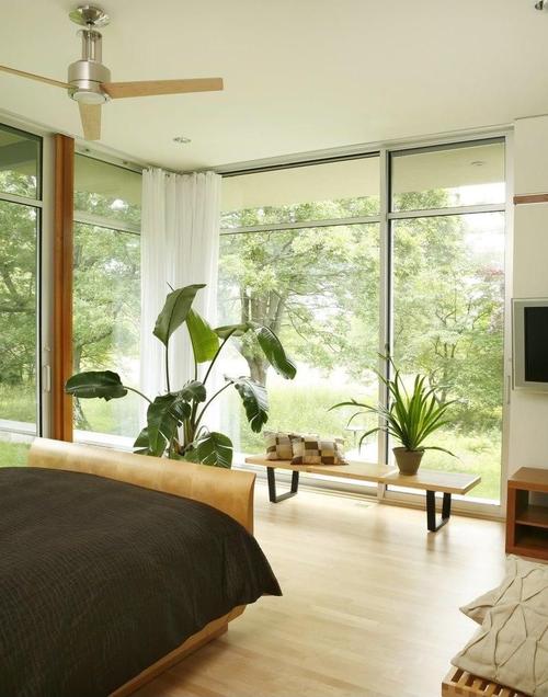 现代卧室落地窗窗台装修效果图