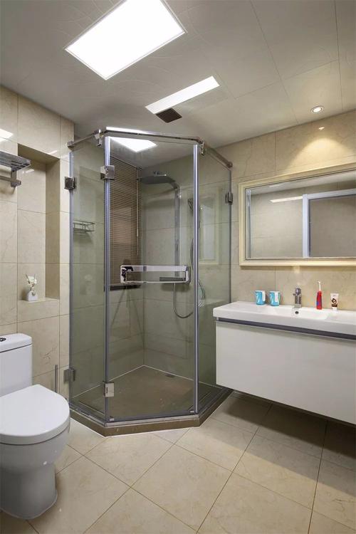 卫生间的淋浴房怎么装隔断更好用