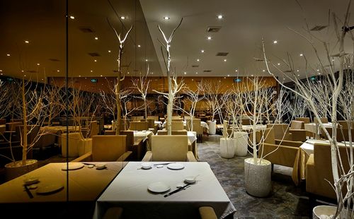时尚餐厅装修案例300平米现代风格自助餐厅装修效果图