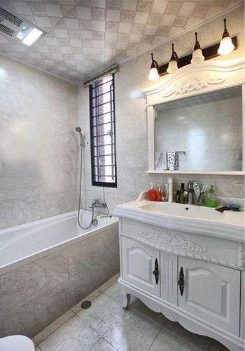 简欧风格三居室卫生间浴缸装修图片效果图