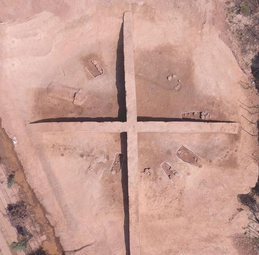 常州金坛发掘神秘土墩墓距今已有2700年共出土文物近1000件