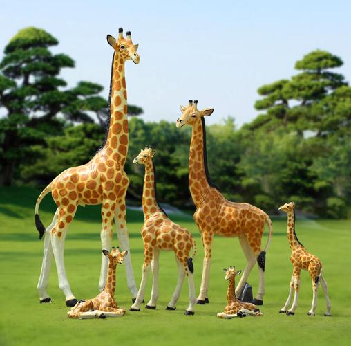 户外仿真动物长颈鹿雕塑公园林景观玻璃钢售楼处装饰大型落地摆件