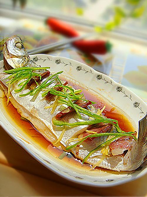 p清蒸白水鱼是一道美食主要制作材料有鱼生抽麻油等.